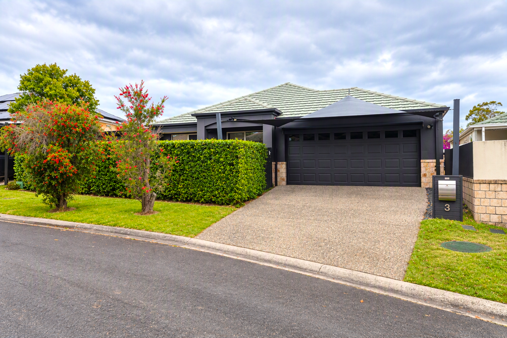 3 Leighanne Crescent, Arundel QLD — photo 5 of 8
