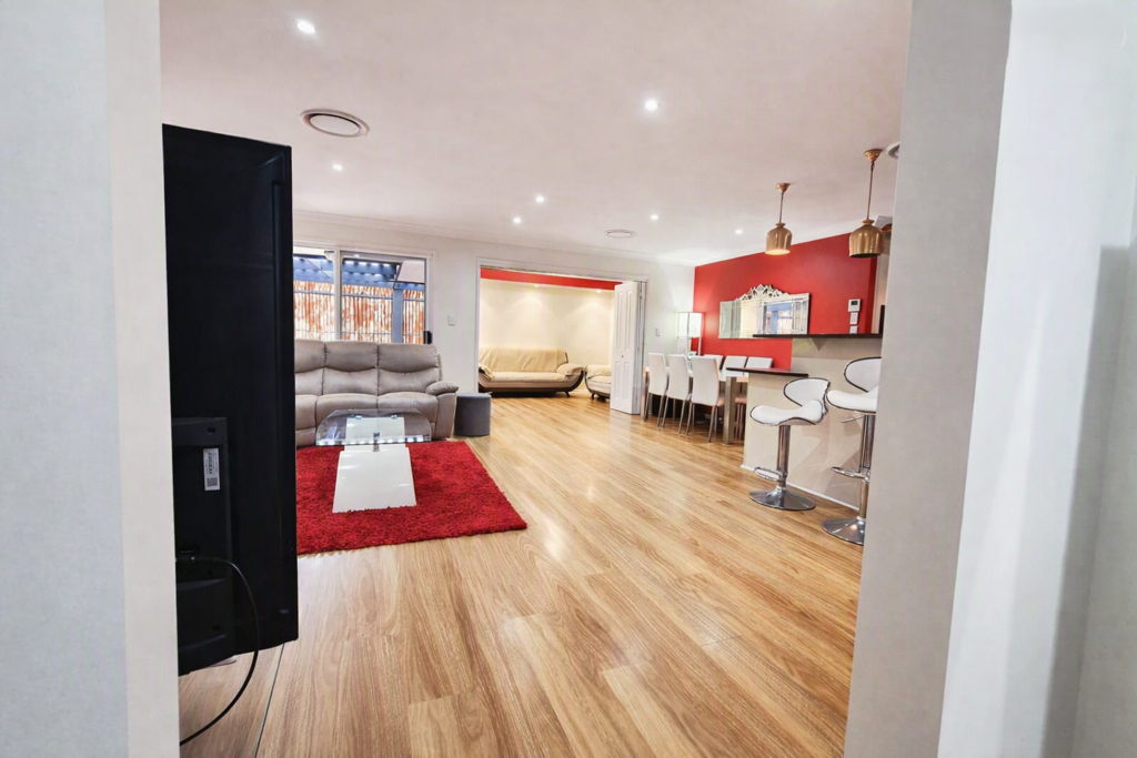 3 Leighanne Crescent, Arundel QLD — photo 2 of 8