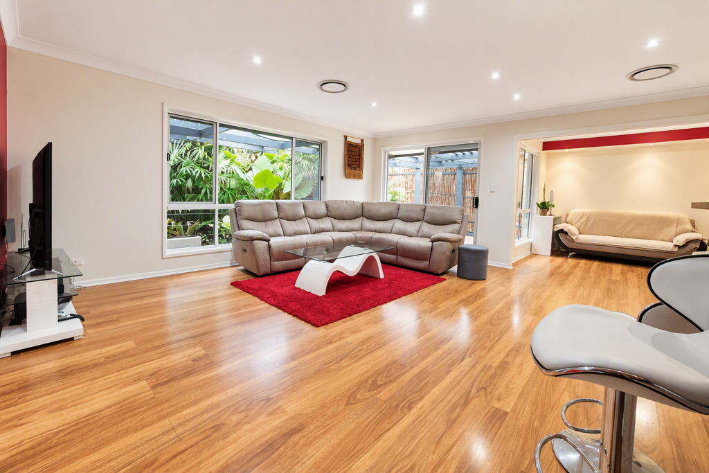 3 Leighanne Crescent, Arundel QLD — photo 3 of 8