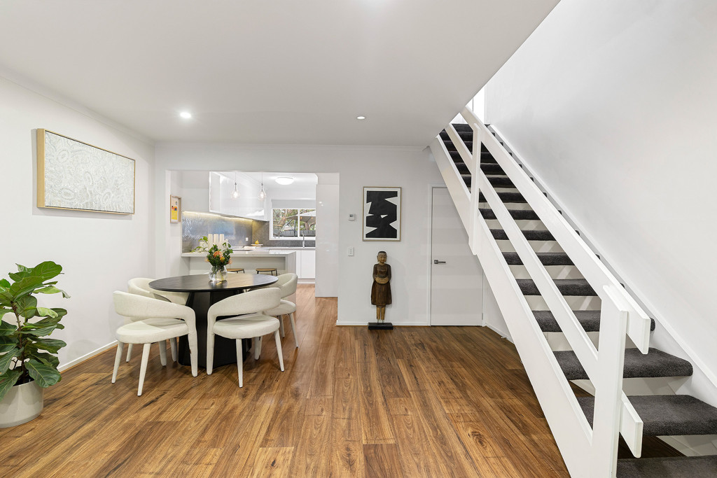 17 Park Close, Heathmont VIC — photo 7 of 8