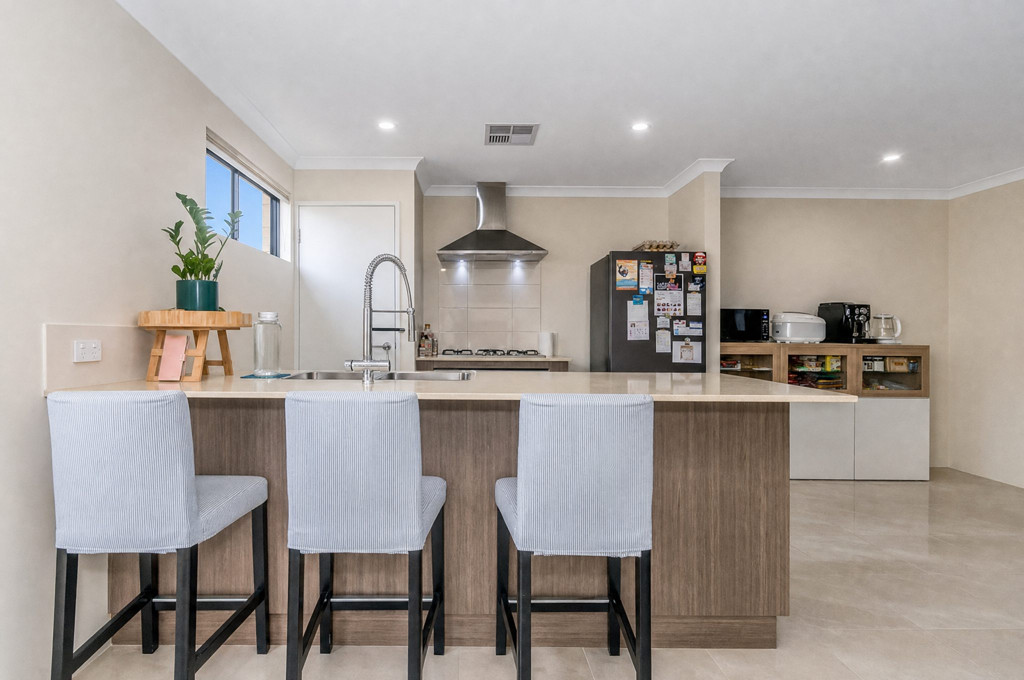 4 Elbert Way, Haynes WA — photo 3 of 8
