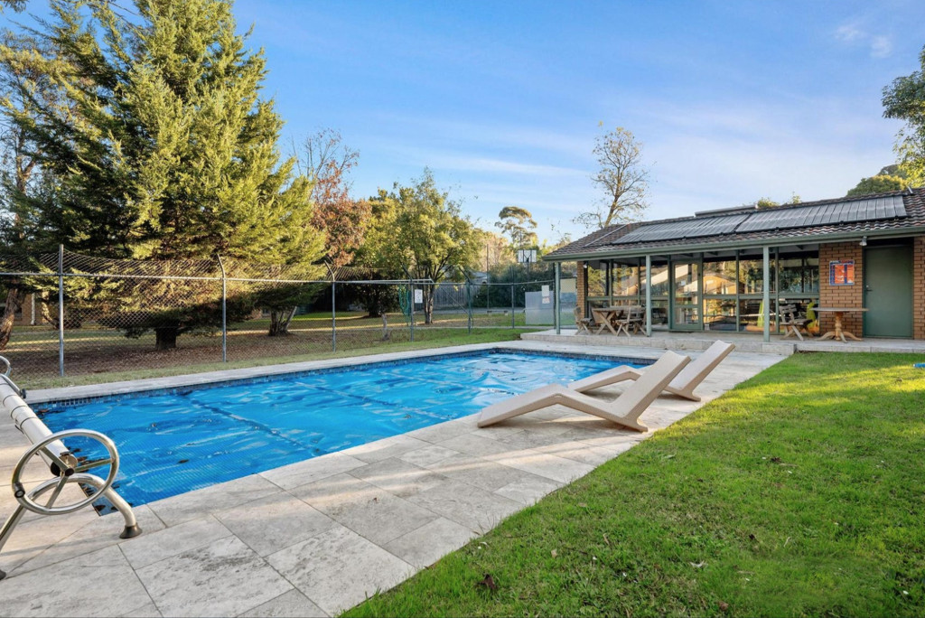 17 Park Close, Heathmont VIC — photo 4 of 8