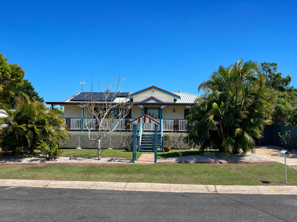 103 Limpus Street, Urangan QLD — photo 2 of 8
