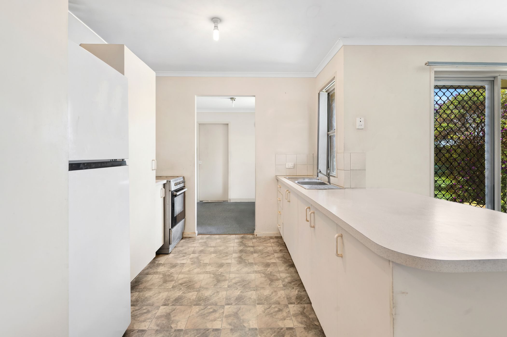 23 Youngs Road, Glass House Mountains - Thumbnail 5